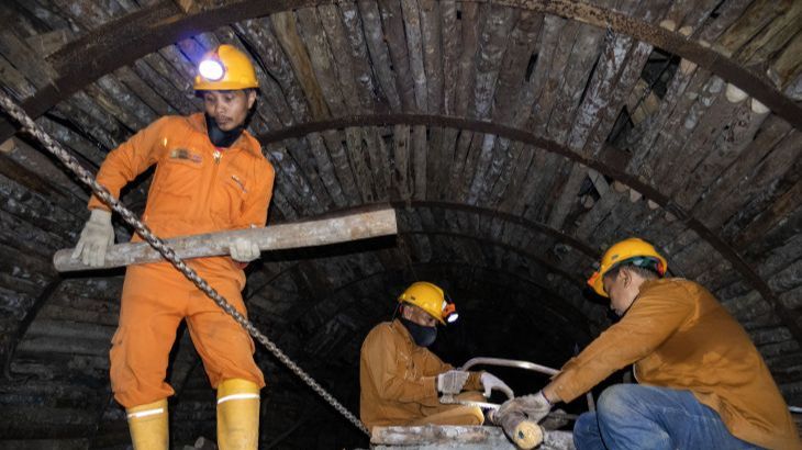 Buruh pertambangan dan konstruksi 